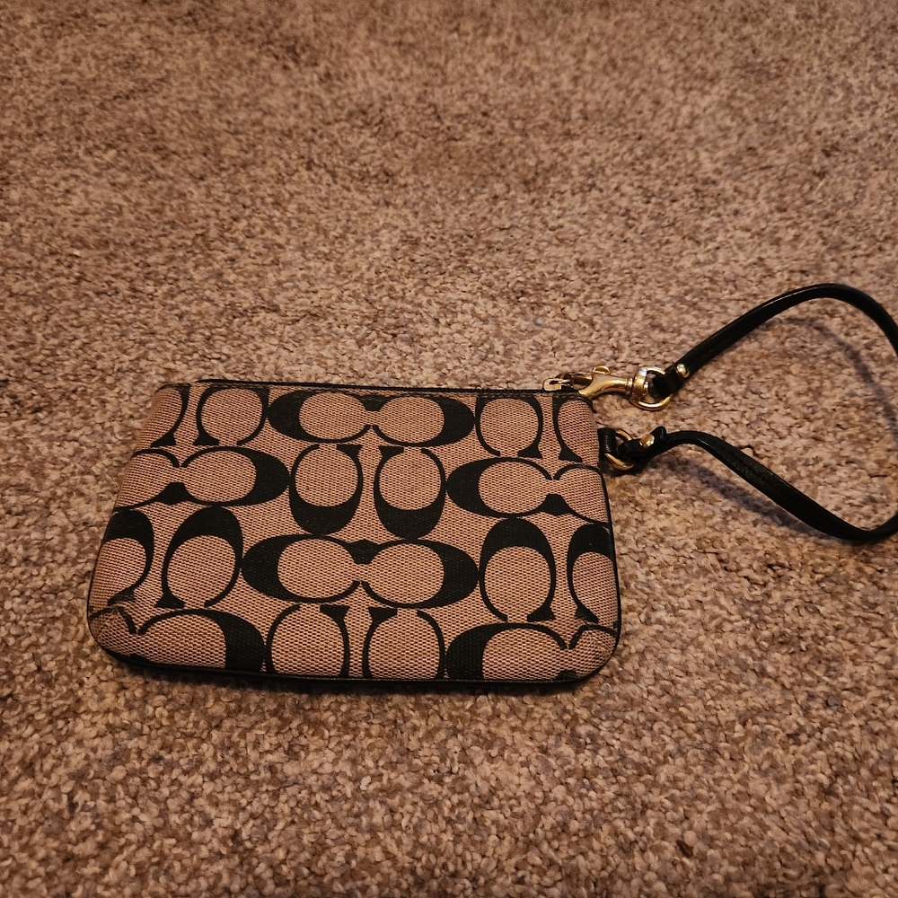 Coach wristlet - Picture 2 of 5